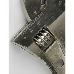 LLAVE INGLESA AJUSTABLE 10 MANGO GOMA MADER